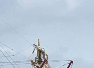 N/V Cisne Branco em Guayaquil, Equador
Abalroamento à ponte de pedestres sob fo… N/V Cisne Branco em Guayaquil, Equador
Abalroamento à ponte de pedestres sob fo...