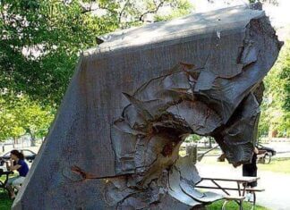 
Couraça de Blindagem de 26 polegadas de um encouraçado japonês da classe Yamato...