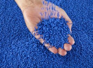 Pellets: plástico bruto em bolinhas cai de navios e pode gerar tragédias no mar Pellets: plástico bruto em bolinhas cai de navios e pode gerar tragédias no mar