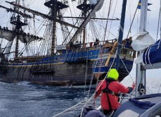 Histórias do Mar – Réplica de barco do século 18 salva dois velejadores: ‘Que época estamos?’ Histórias do Mar - Réplica de barco do século 18 salva dois velejadores: 'Que época estamos?'