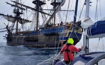 Histórias Do Mar - Réplica De Barco Do Século 18 Salva Dois Velejadores: 'Que Época Estamos?'