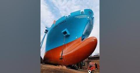 DOCAGEM de um NAVIO DOCAGEM de um NAVIO