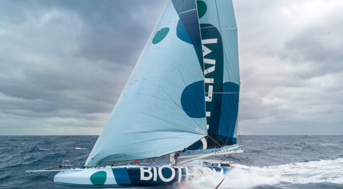 French 

 DRONE ALERT! 
 #Biotherm OBR Ronan Gladu just sent through this series...