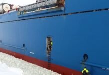 Na passagem..

On Finland's arctic shore, the enormous ship serves as a pilot's ...