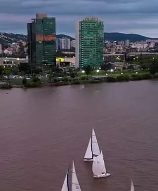Veleiros do Sul, Rio Guaíba, Porto Alegre, Out2023
(este belo vídeo, de autor d… Veleiros do Sul, Rio Guaíba, Porto Alegre, Out2023
(este belo vídeo, de autor d...