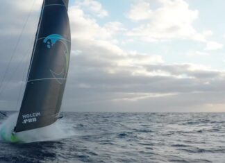 
Amazing new drone video from Julien Champolion of Polaryse from the boat !   Go...
