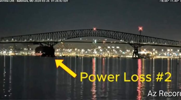 Navio derruba ponte nos EUA
Na madrugada de hoje um porta-container abalroou po… Navio derruba ponte nos EUA
Na madrugada de hoje um porta-container abalroou po...