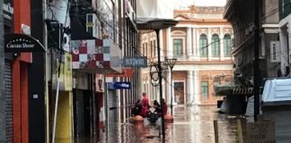 Centro De Porto Alegre Durante A Histórica Enchente. 
 Foto Na Rua Uruguai Em 06...