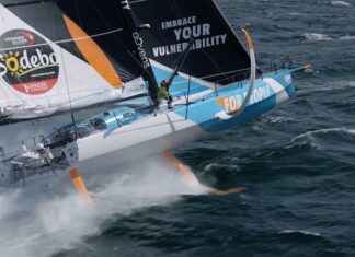 Le nouveau monocoque de Thomas, vainqueur de la dernière Transat Jacques Vabre …
Le nouveau monocoque de Thomas, vainqueur de la dernière Transat Jacques Vabre ...