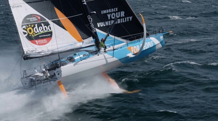 
Le nouveau monocoque de Thomas, vainqueur de la dernière Transat Jacques Vabre ...