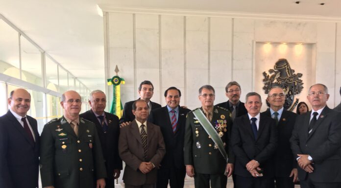 Há muitas formas de fazer um Lais de Guia, mas essa foi a mais interessante! Há muitas formas de fazer um Lais de Guia, mas essa foi a mais interessante!