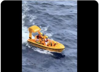 Menina de 4 anos cai de cruzeiro, pai salta em seguida e são resgatados por bote… Menina de 4 anos cai de cruzeiro, pai salta em seguida e são resgatados por bote...