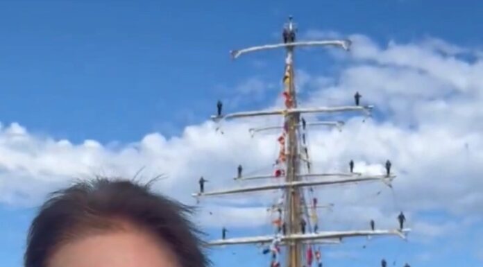 Navio Escola argentino S/V Libertad atraca em visita na Noruega



