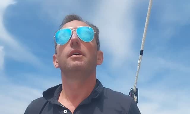 Do galão de plástico para o tanque do barco sem succionar combustível Do galão de plástico para o tanque do barco sem succionar combustível