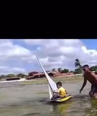 São minoria os filhos que seguem os hobbies dos pais, mas a tentativa é sempre v...