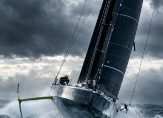 The Ocean Race Atlantic 2026: virada de 8 minutos aproxima o Brasil de 2027 Editorial photography of a high-performance IMOCA 60 offshore racing sailboat with hydrofoils, heeling and flying across…