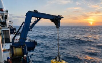 Abismos Do Atlântico: A Expedição Científica Brasileira Que Vai Mergulhar A 4.500 Metros De Profundidade Fotografia Realista De Um Navio De Pesquisa Oceanográfica No Meio Do Oceano Atlântico, Em Alto-Mar, Com Um Rov (Veículo …