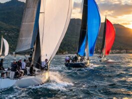 Veleiros de regata disputando na Copa Mitsubishi em Ilhabela