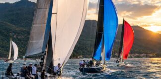 Veleiros de regata disputando na Copa Mitsubishi em Ilhabela