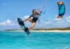Bruna Kajiya É Heptacampeã Mundial De Kite Em Itarema Atleta De Kitesurf Freestyle Executa Manobra Aérea Sobre O Mar, Referência À Final Do Mundial De Kitesurf Freestyle 2026 Em Itarema, No Ceará