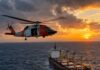 Resgate em alto-mar salva tripulante a 130 km de Natal Helicóptero de busca e salvamento sobrevoando o oceano Atlântico ao largo da costa brasileira, aproximando-se de um navi…