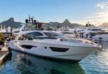 Barcos maiores: por que o mercado náutico mudou no Brasil Iate de grande porte em marina durante boat show no Brasil, ilustrando a tendência de barcos maiores