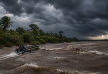 Naufrágio no Rio Paraguai: temporal expõe riscos da navegação em Corumbá Temporal com vento forte sobre o Rio Paraguai no Pantanal, em Corumbá