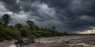 Naufrágio no Rio Paraguai: temporal expõe riscos da navegação em Corumbá Temporal com vento forte sobre o Rio Paraguai no Pantanal, em Corumbá