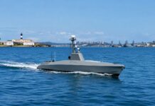 Veículo de superfície não tripulado da Marinha do Brasil navegando no mar, representando a Aramuss 2026