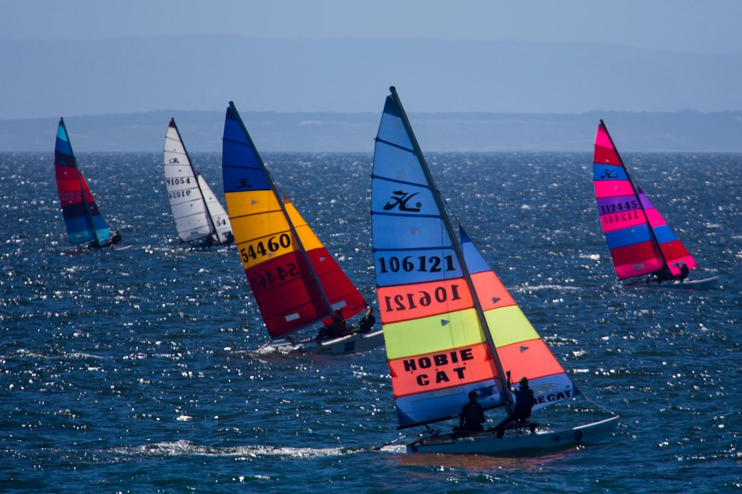 Copa Brasil De Vela 2026 Reúne Elite Da Vela Em Ilhabela 1 Veleiros Disputando Regata Da Copa Brasil De Vela 2026 Em Ilhabela